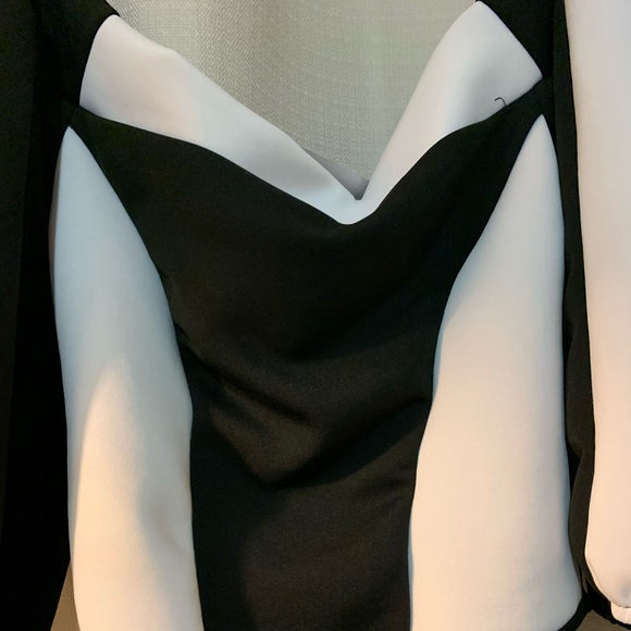 Top black and white - Picture 2 of 3